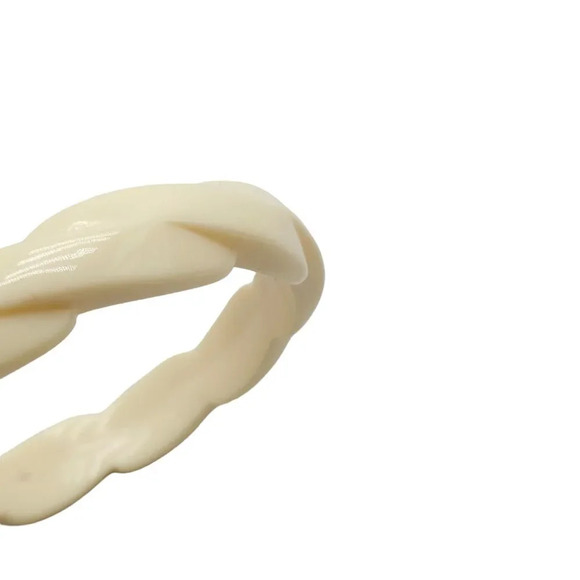 Cream Acrylic Plastic Twisted Bangle Bracelet Vintage One Size Mid Century - Picture 2 of 4